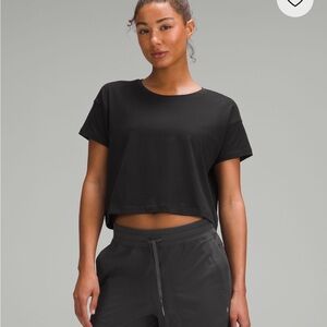 NWOT Lululemon Cates Tee black size 6